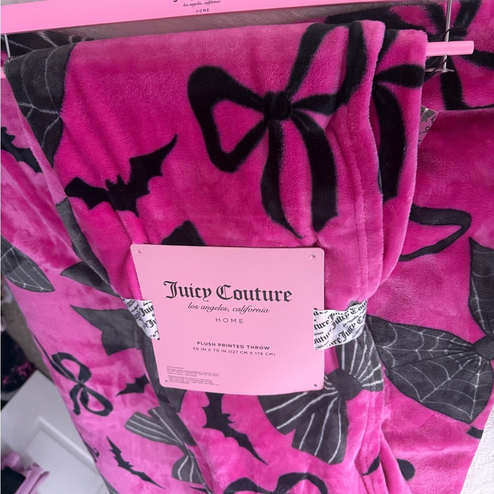 Juicy Couture throw w/bows bats & skulls